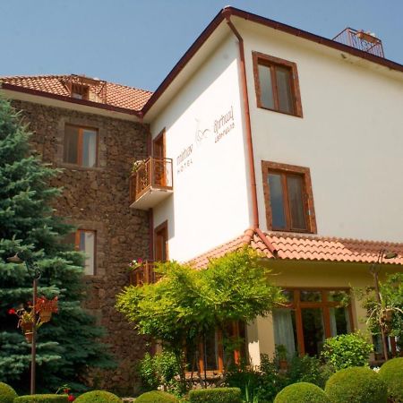 Hotel Mirhav Goris Buitenkant foto