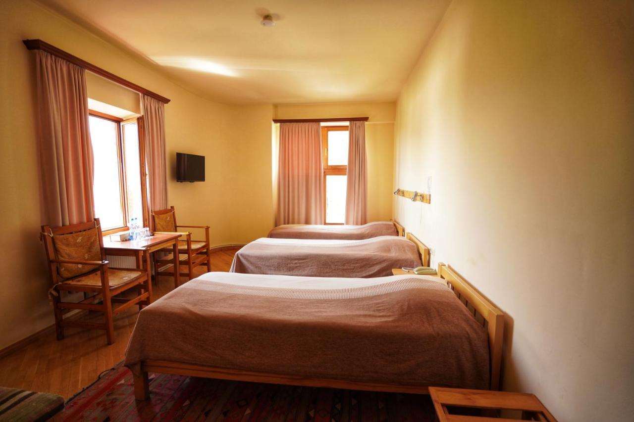 Hotel Mirhav Goris Buitenkant foto