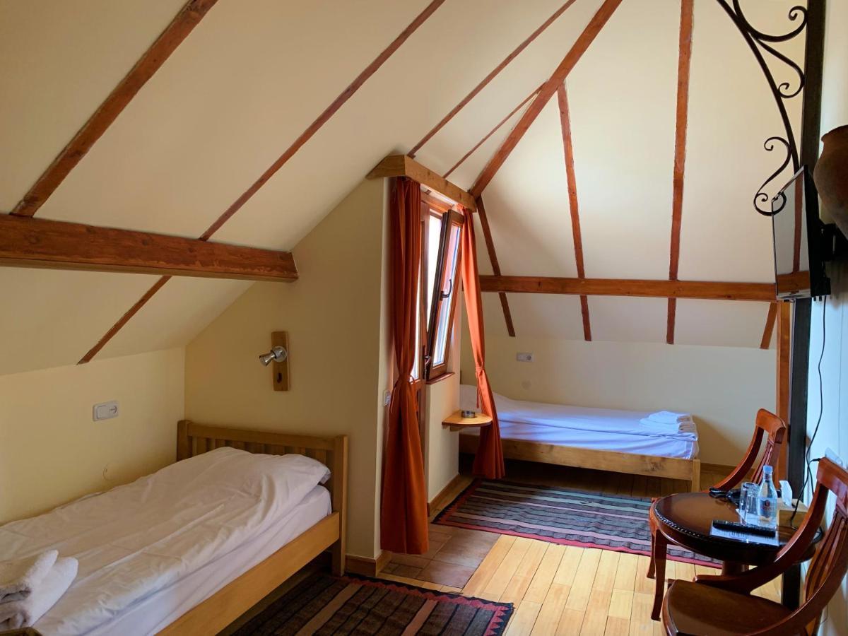 Hotel Mirhav Goris Buitenkant foto
