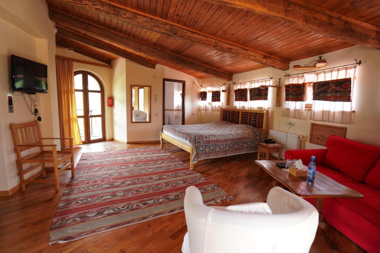 Hotel Mirhav Goris Buitenkant foto