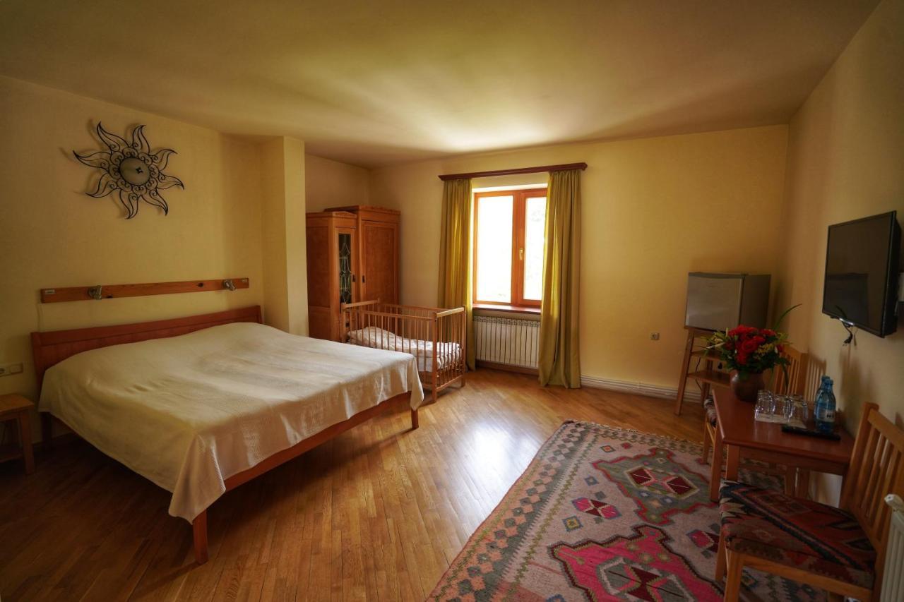 Hotel Mirhav Goris Buitenkant foto