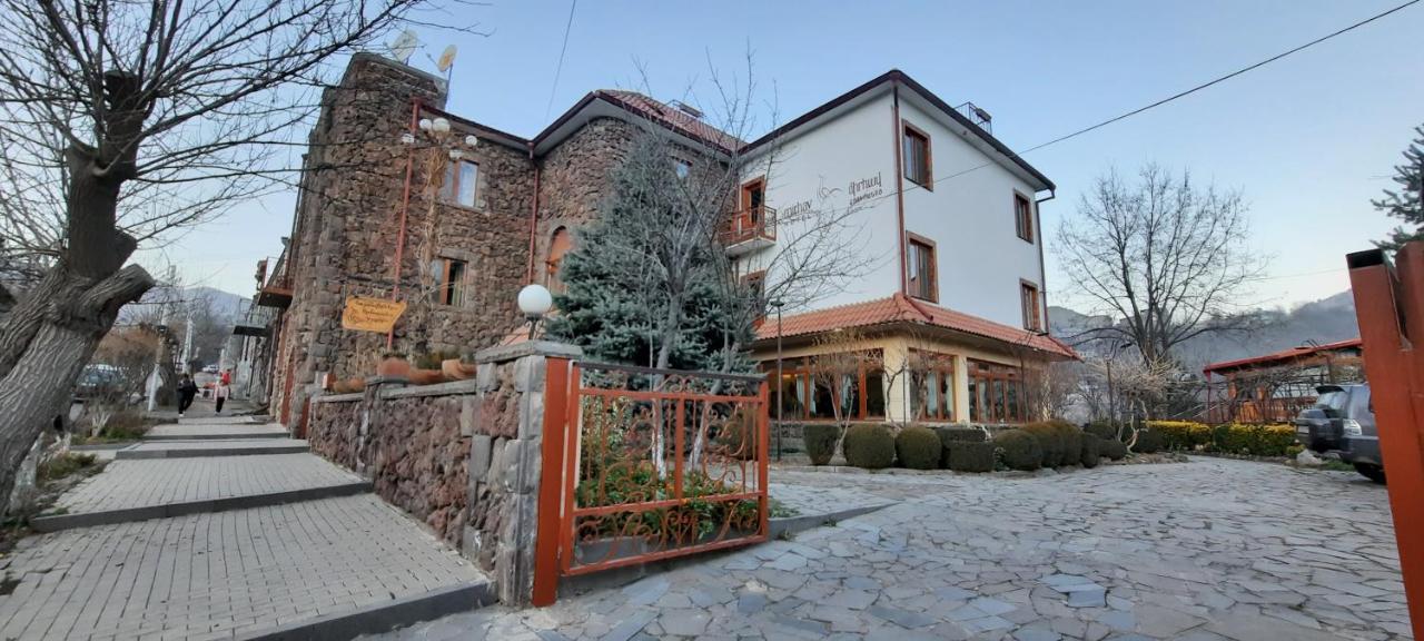 Hotel Mirhav Goris Buitenkant foto