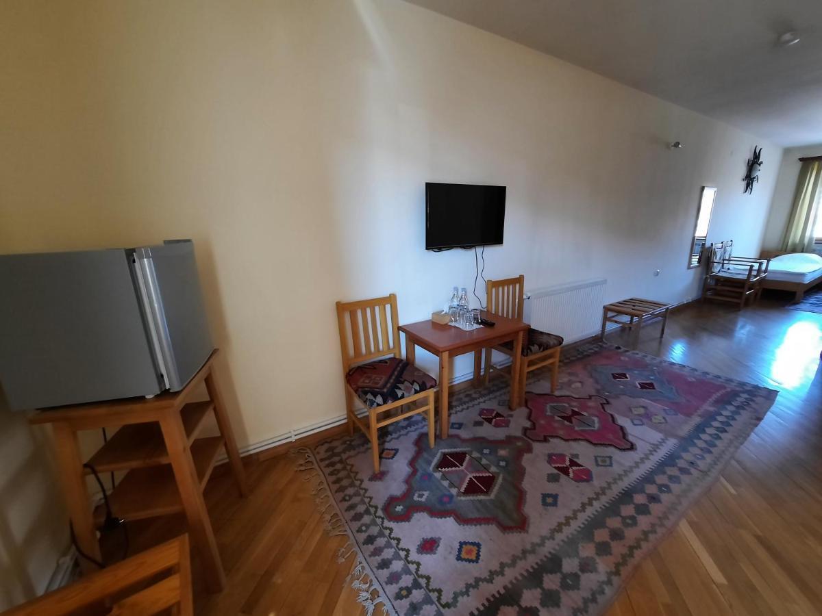 Hotel Mirhav Goris Buitenkant foto