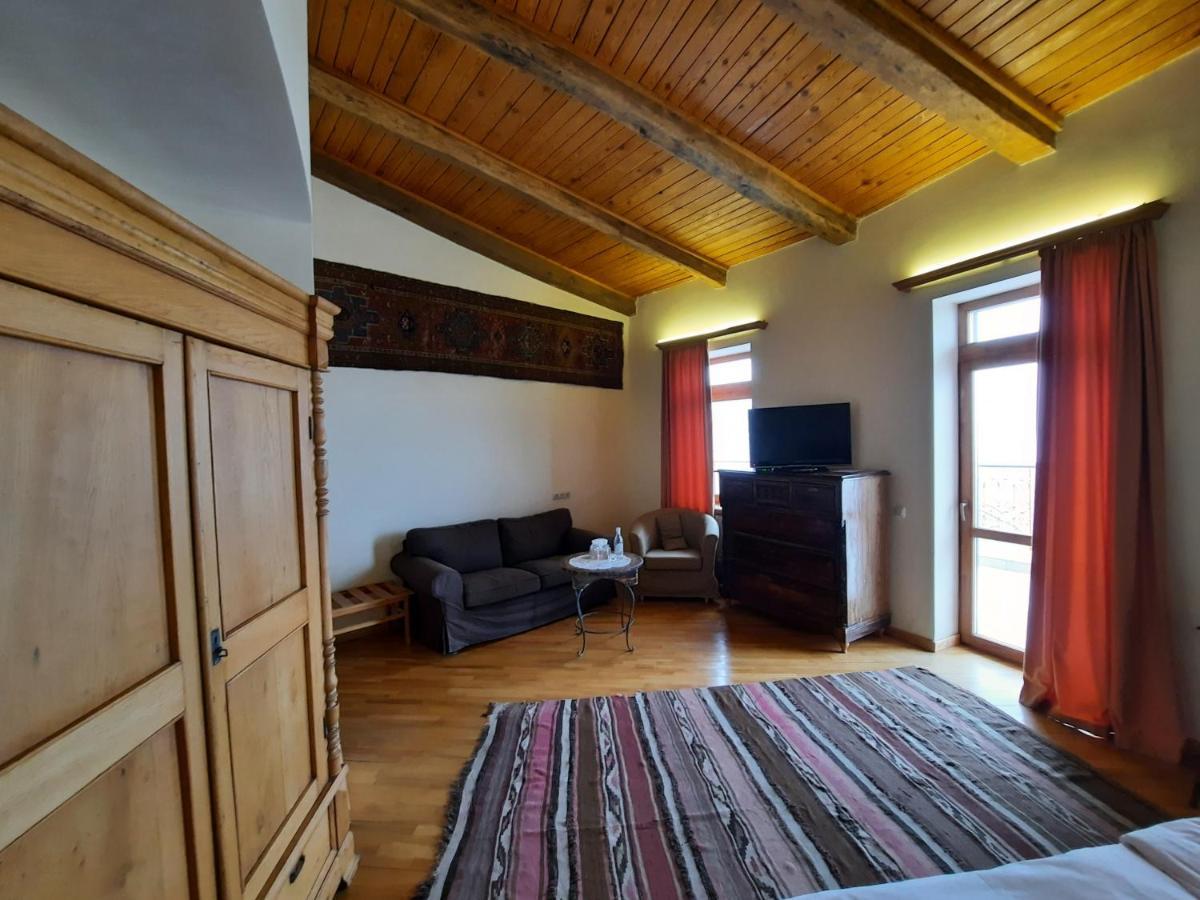 Hotel Mirhav Goris Buitenkant foto