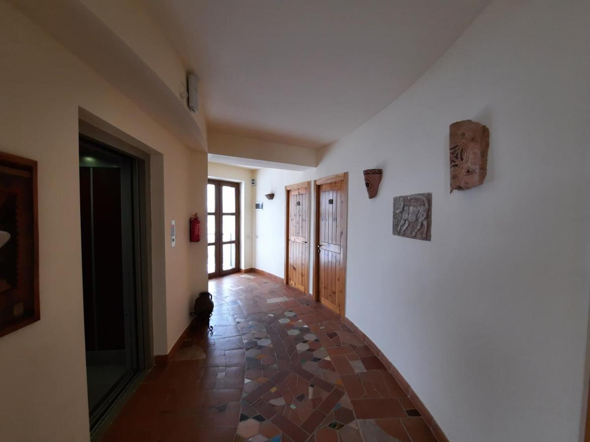 Hotel Mirhav Goris Buitenkant foto