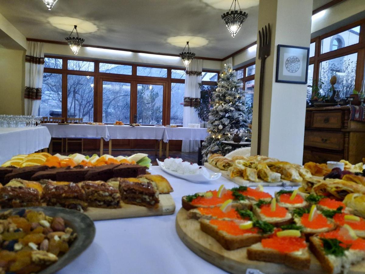 Hotel Mirhav Goris Buitenkant foto