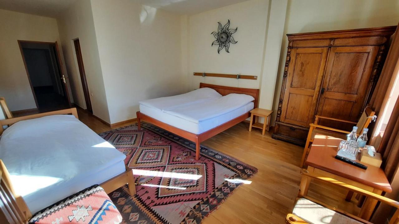 Hotel Mirhav Goris Buitenkant foto