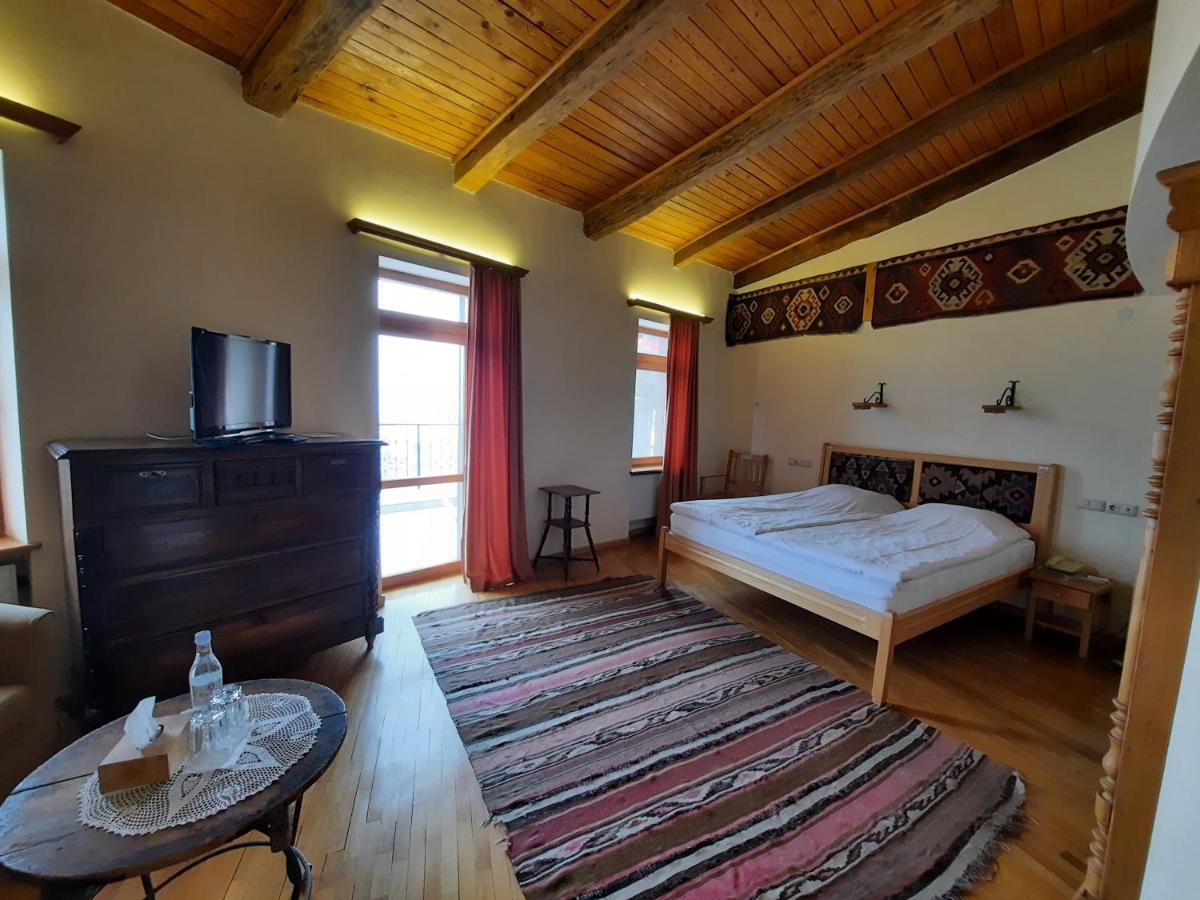 Hotel Mirhav Goris Buitenkant foto
