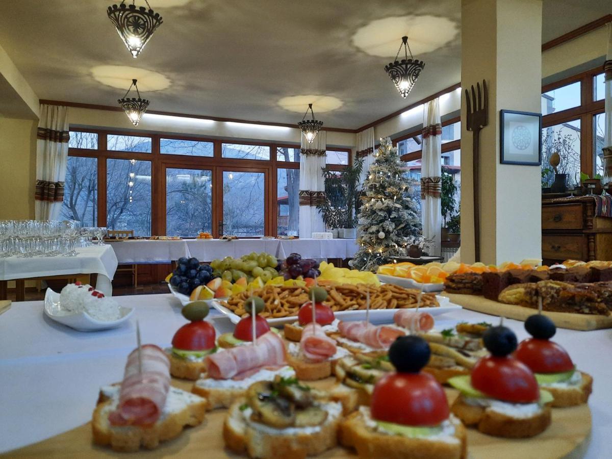 Hotel Mirhav Goris Buitenkant foto