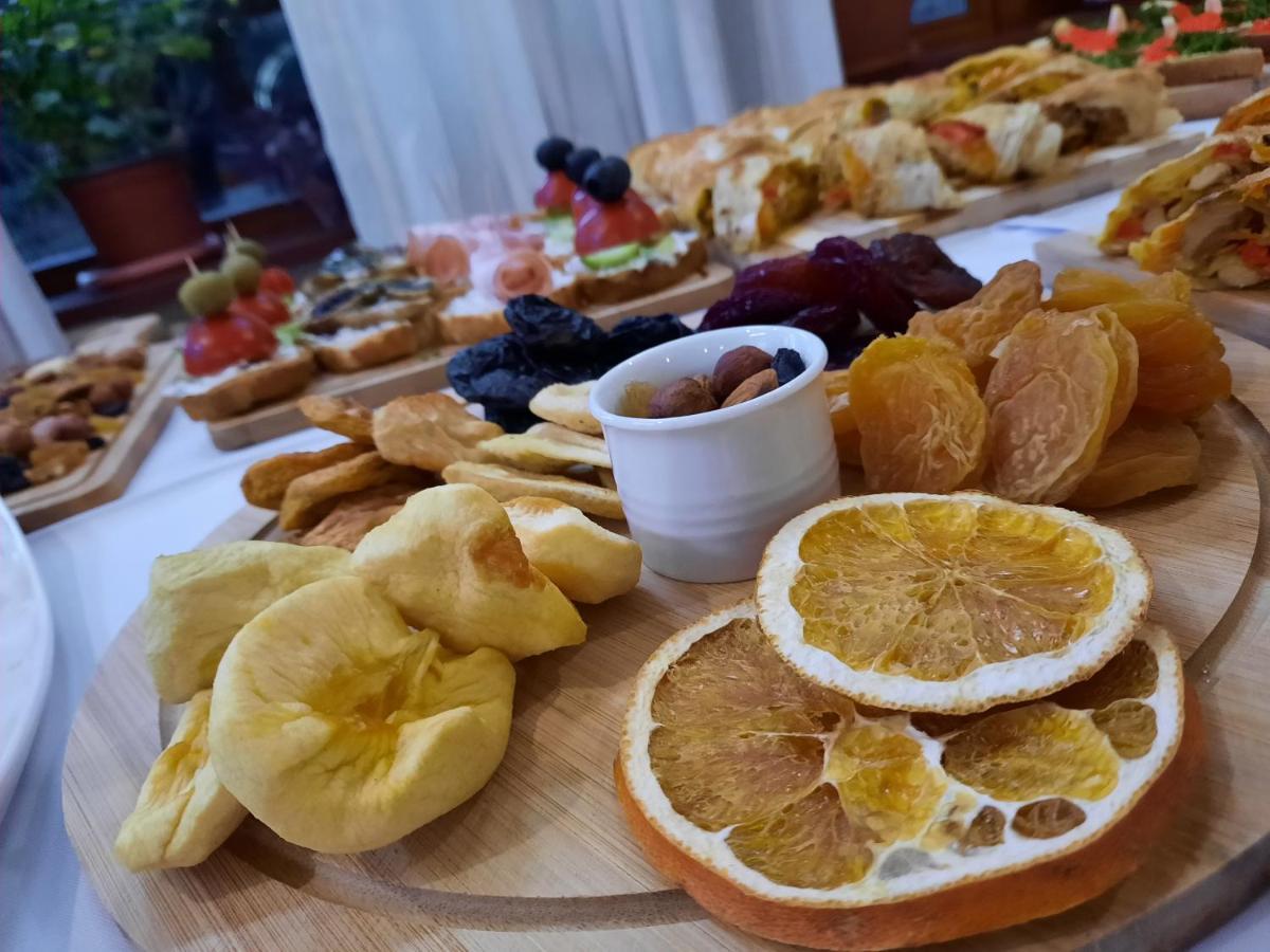 Hotel Mirhav Goris Buitenkant foto