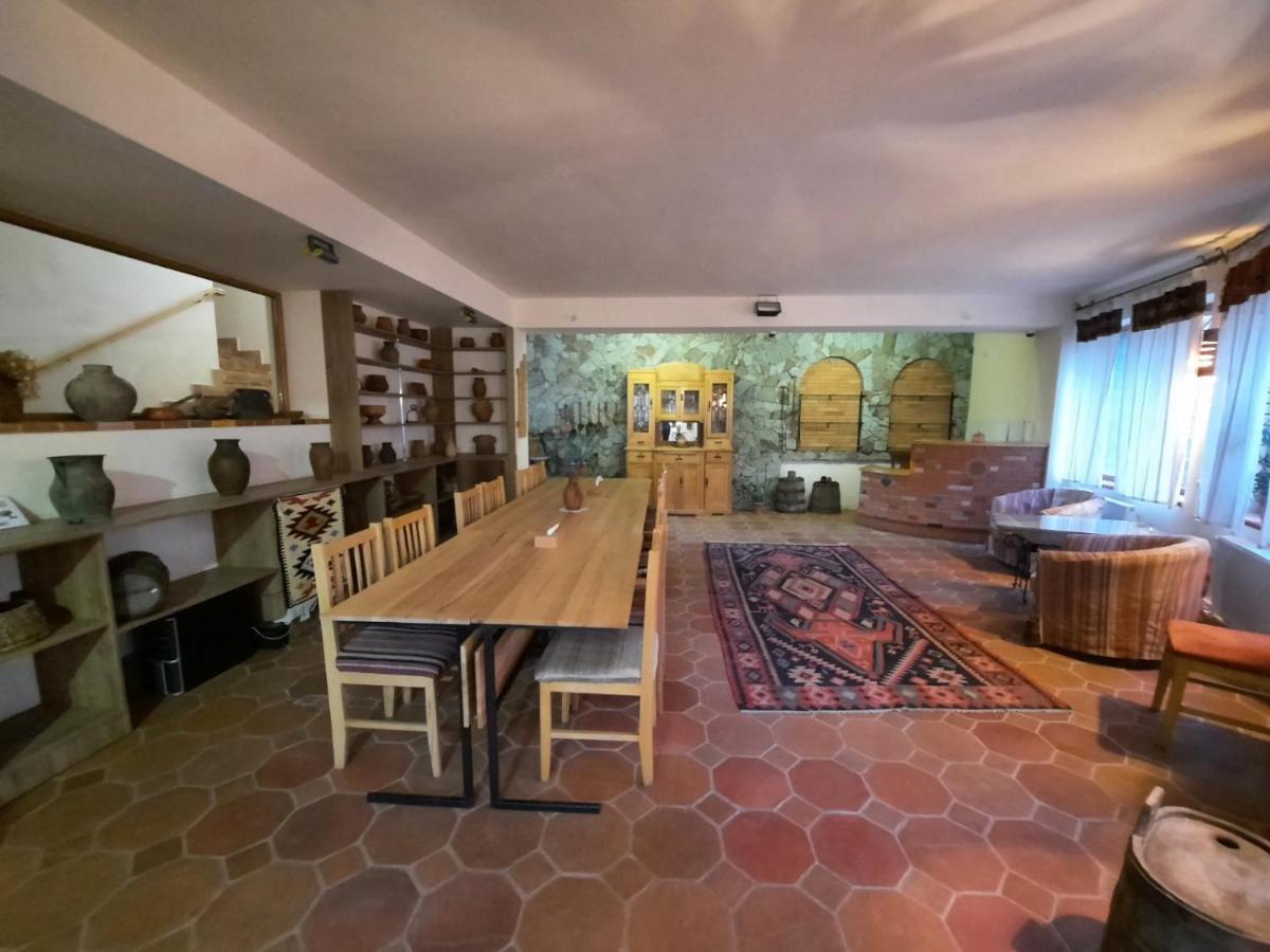 Hotel Mirhav Goris Buitenkant foto