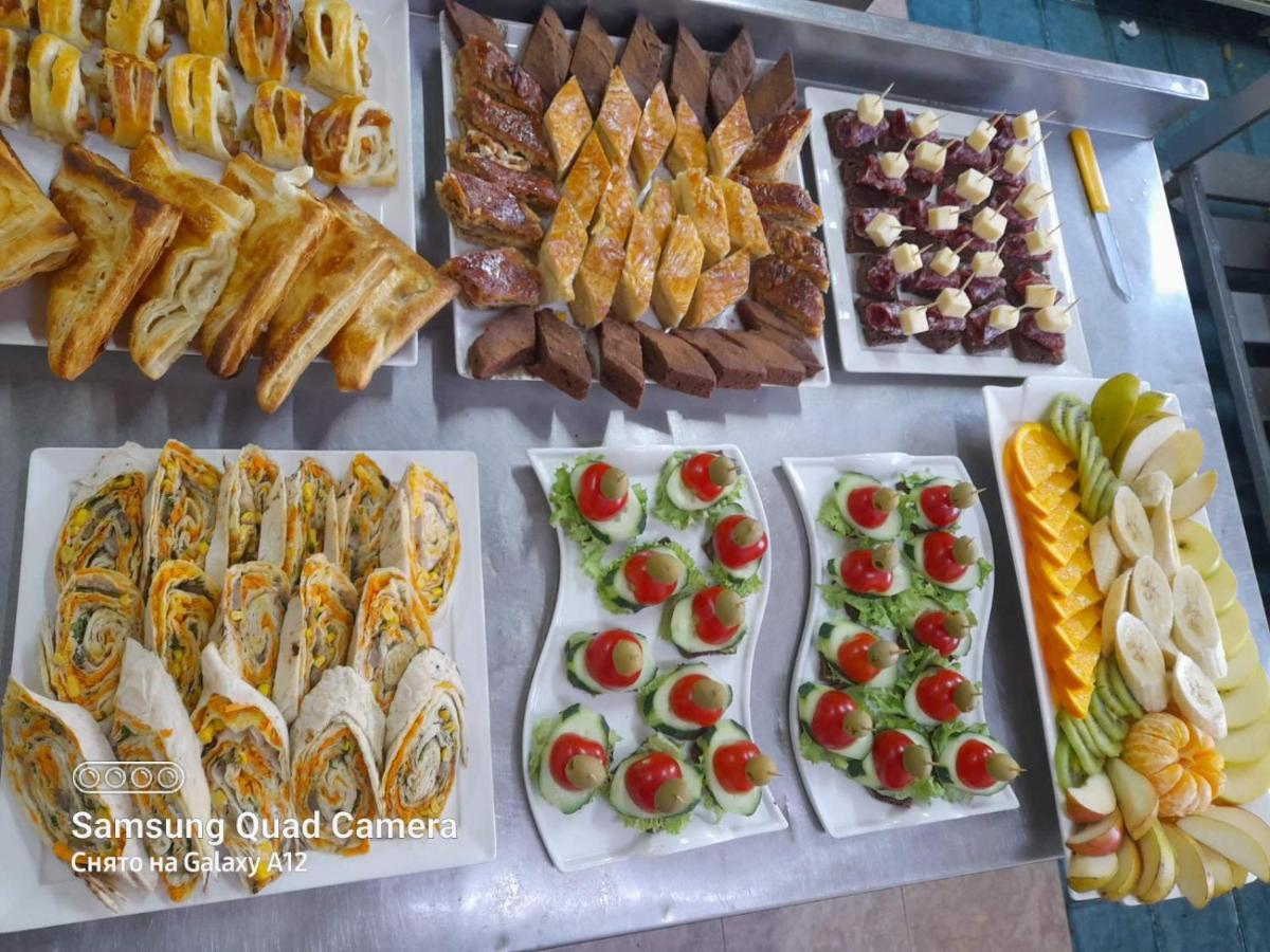Hotel Mirhav Goris Buitenkant foto