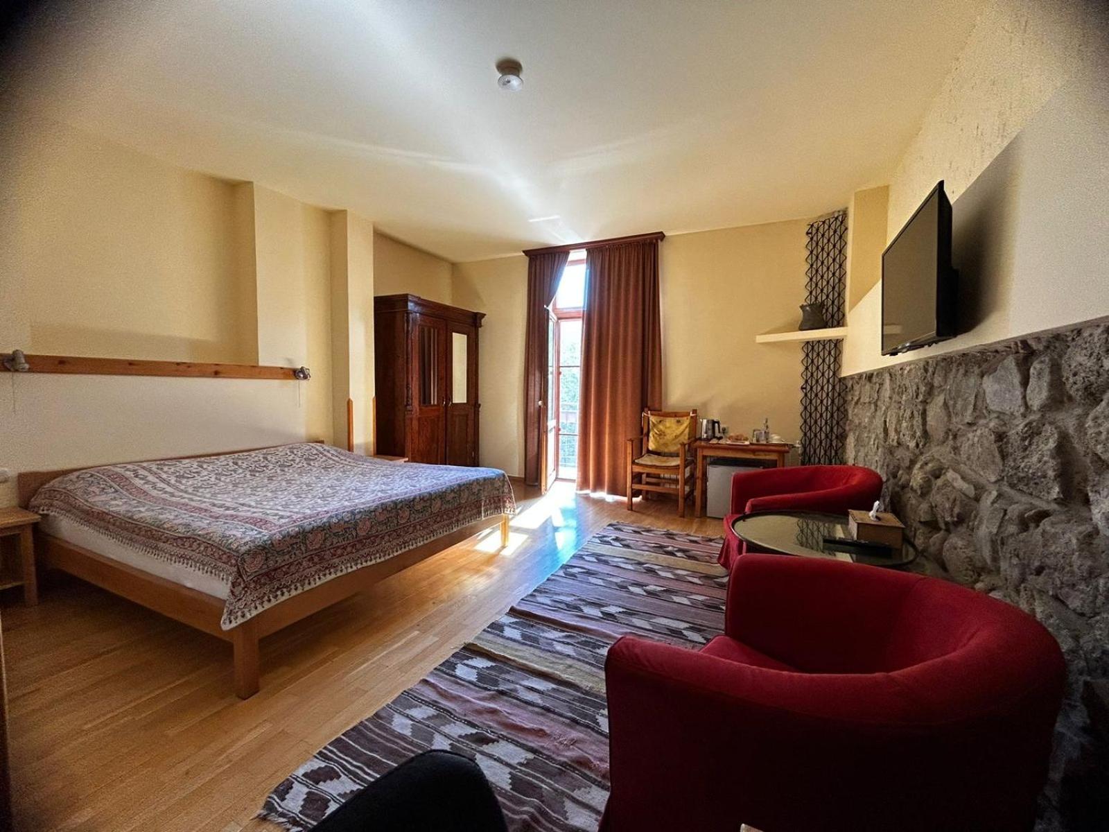 Hotel Mirhav Goris Buitenkant foto