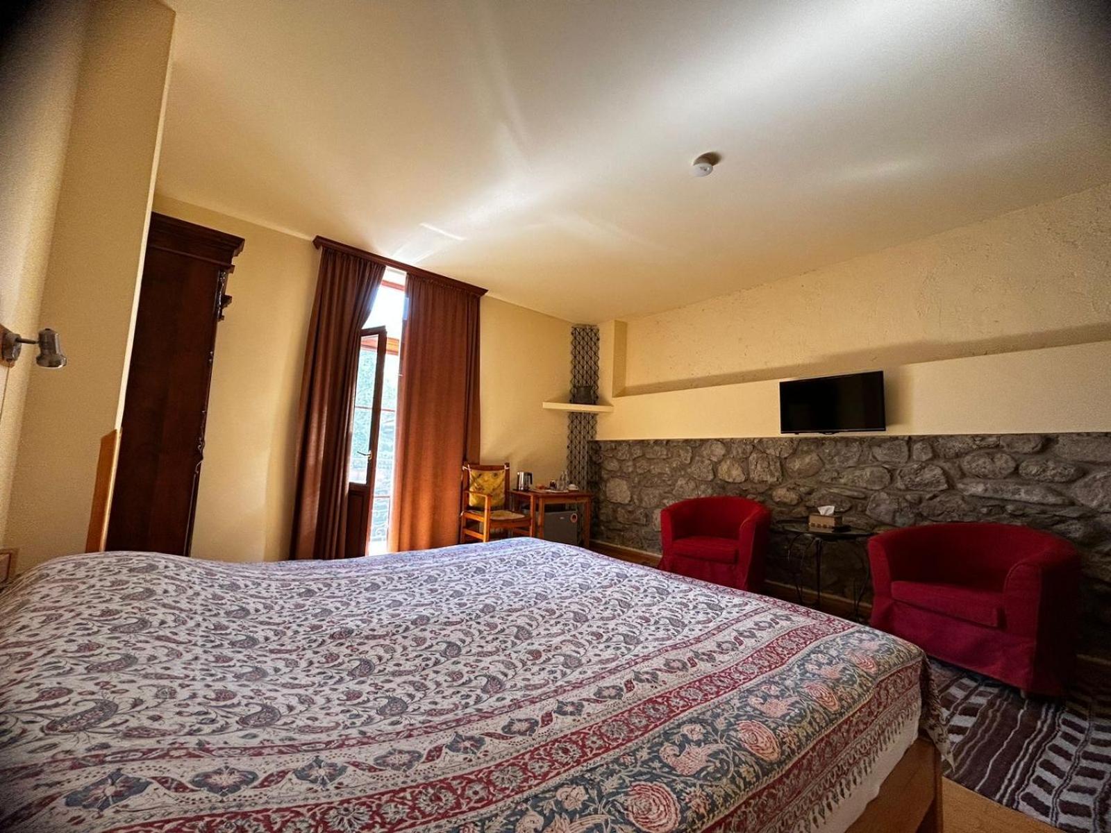 Hotel Mirhav Goris Buitenkant foto