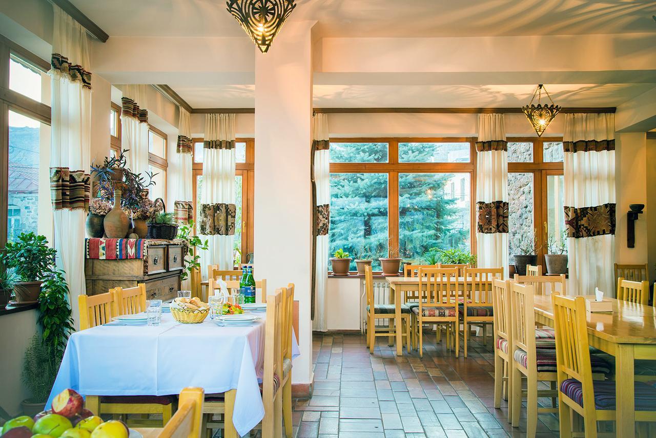 Hotel Mirhav Goris Buitenkant foto