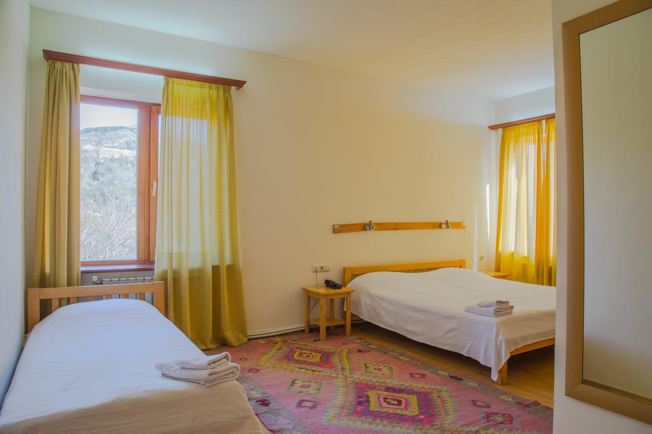 Hotel Mirhav Goris Buitenkant foto