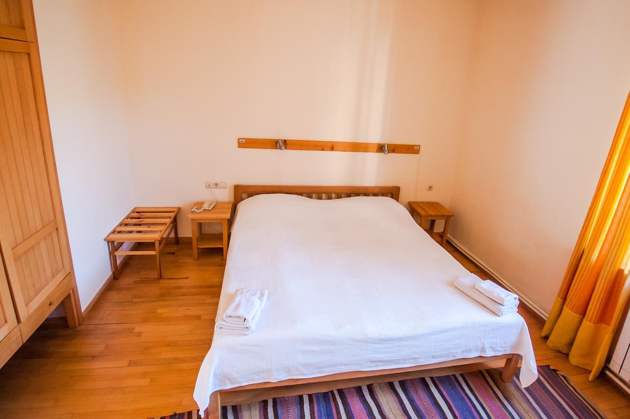 Hotel Mirhav Goris Buitenkant foto