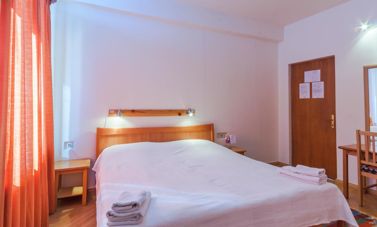 Hotel Mirhav Goris Buitenkant foto