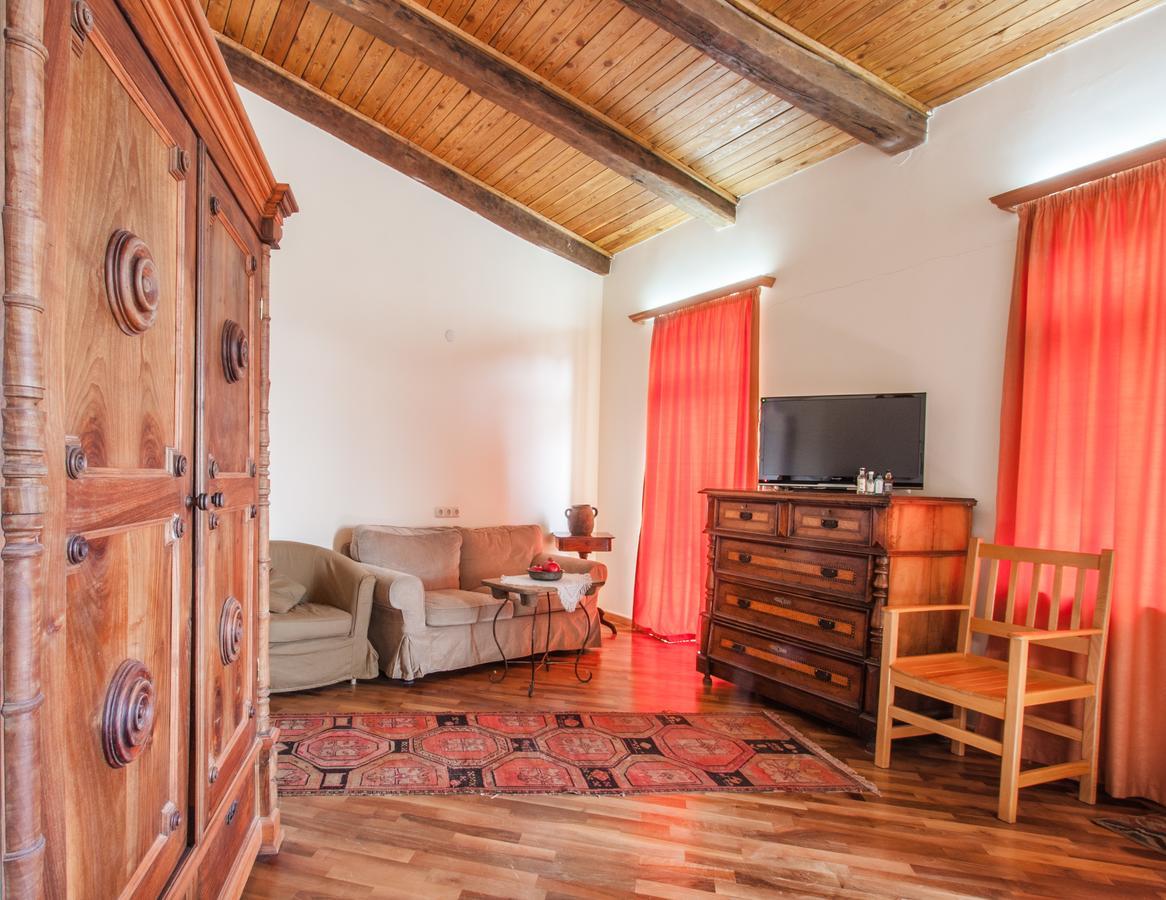 Hotel Mirhav Goris Buitenkant foto