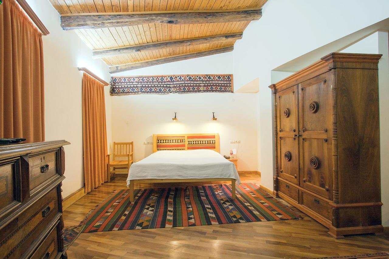 Hotel Mirhav Goris Buitenkant foto