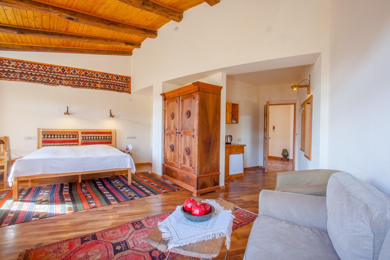 Hotel Mirhav Goris Buitenkant foto